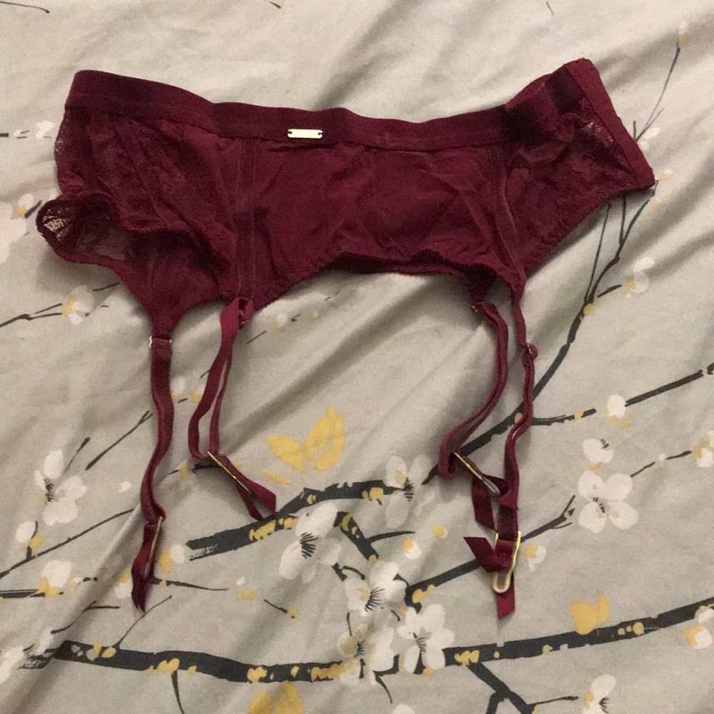 adore me vampire red crimson and velvet lace vintage style garter belt size L